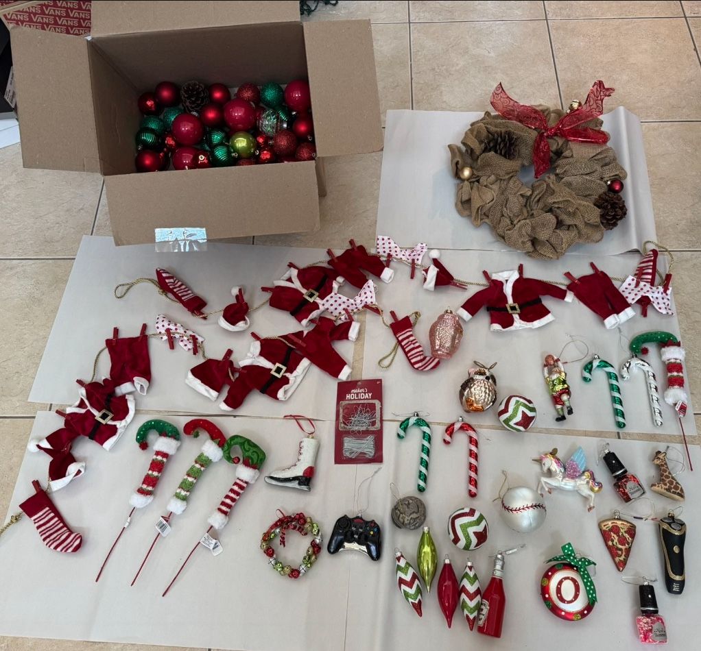 Christmas Specialty Ornaments Balls Wreath (35)Glass,75 Total Ornaments Santa’s Clothesline