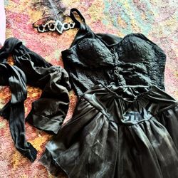 Saloon Girl Costume With Bodice, Skirt,tights.      Size M/L , And Feather Head Piece.$10 