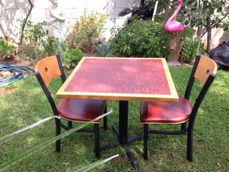 Mesa de madera 2 sillas