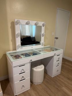 Vanity mirror
