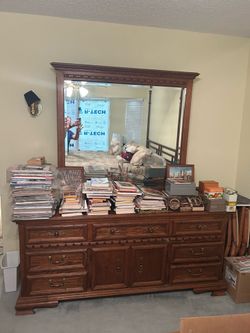 Dresser with Mirrow