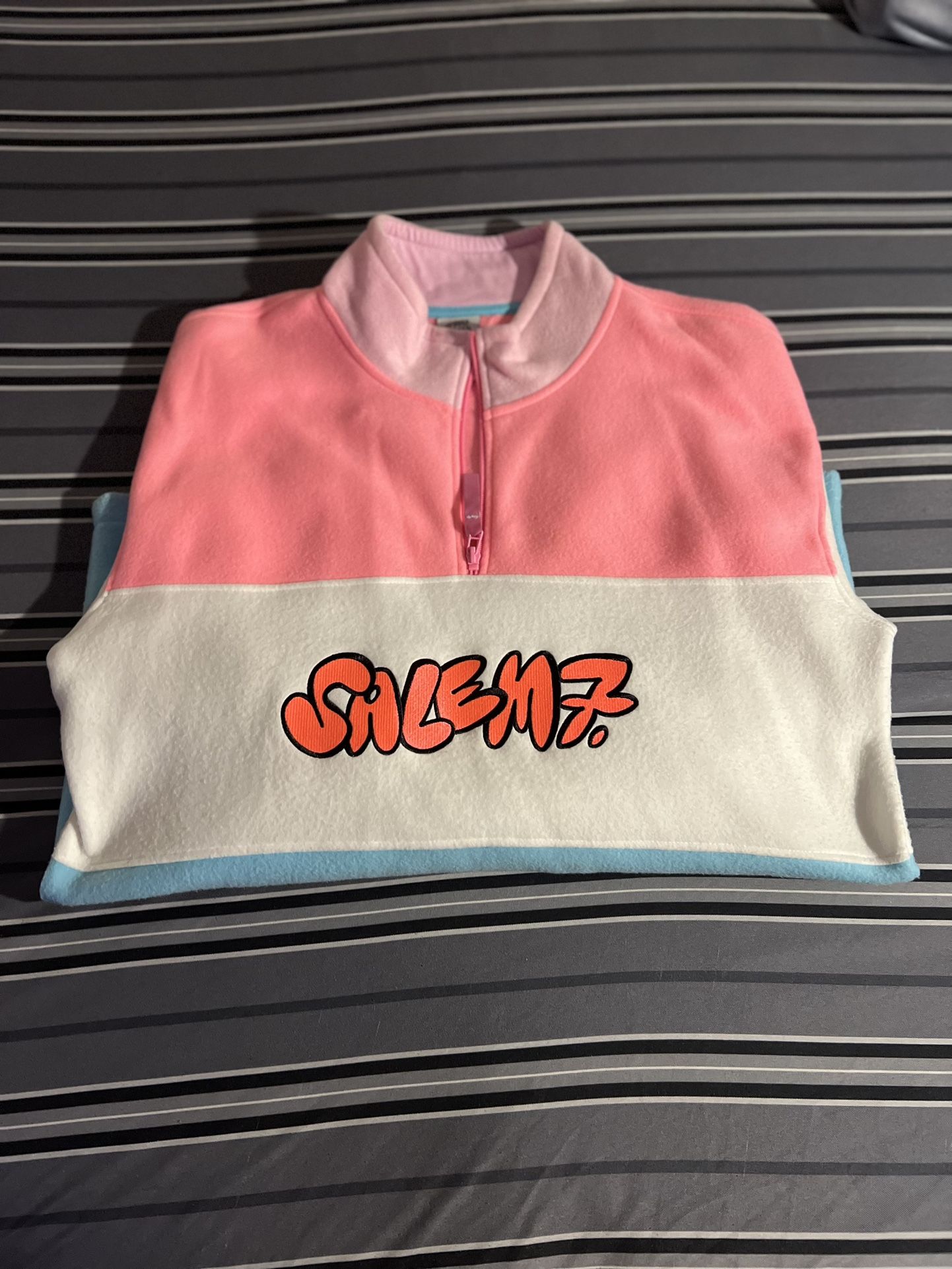“Salem7” Sweater. Size:XL. Color:Pink/White/Blue
