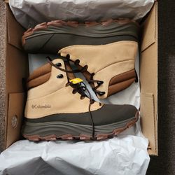 Columbia Mens Boots Size 11.5