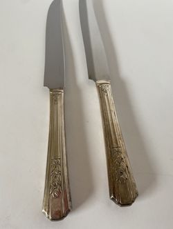 Set of 2 MCM Vintage WM.A Rogers Dinner Knives.