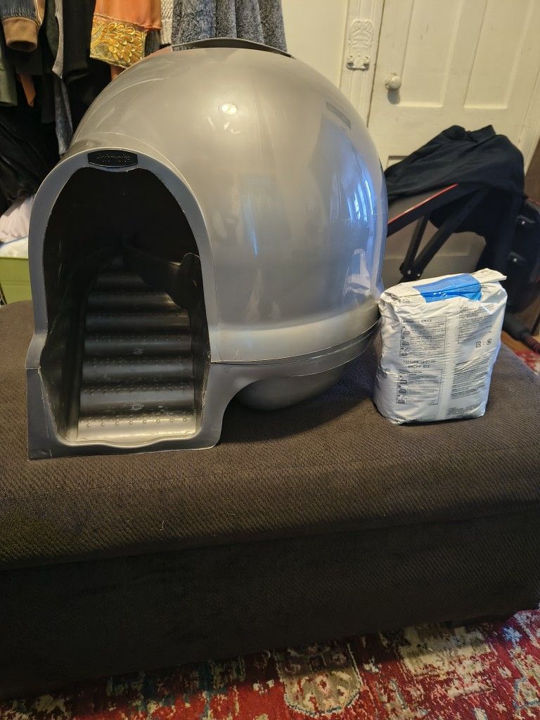 Booda Dome Litter Box w/Litter