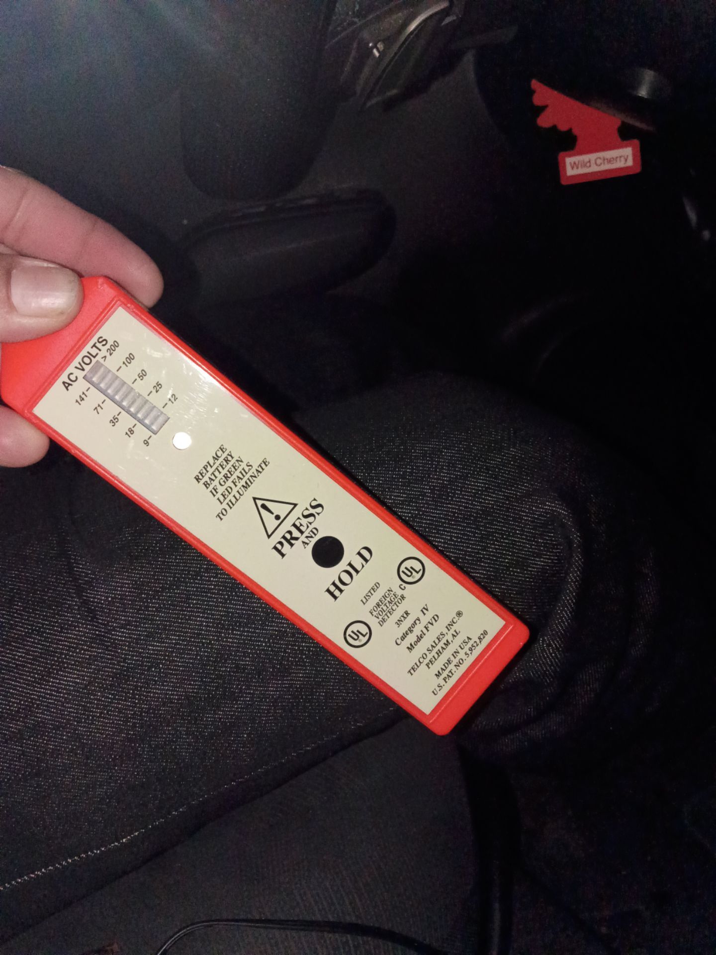 Ac voltage detector