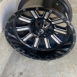 Wells,,fuel. Good Condition,for Silverado, Dodge, Trucks And Jeep 