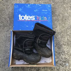 Size 11 Boys Snow Boots Totes Black