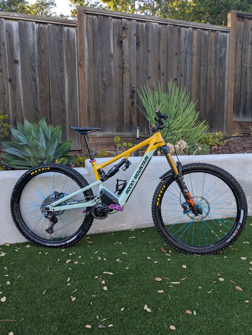 Rocky Mountain E-Bike