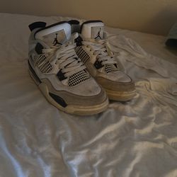 Jordan 4 Military Blacks