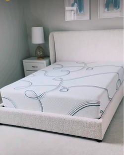 Queen size memory foam gel mattress new