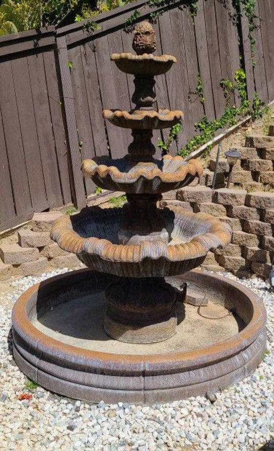 Outdoor Water Fountain 70 (H) X 60 (D)