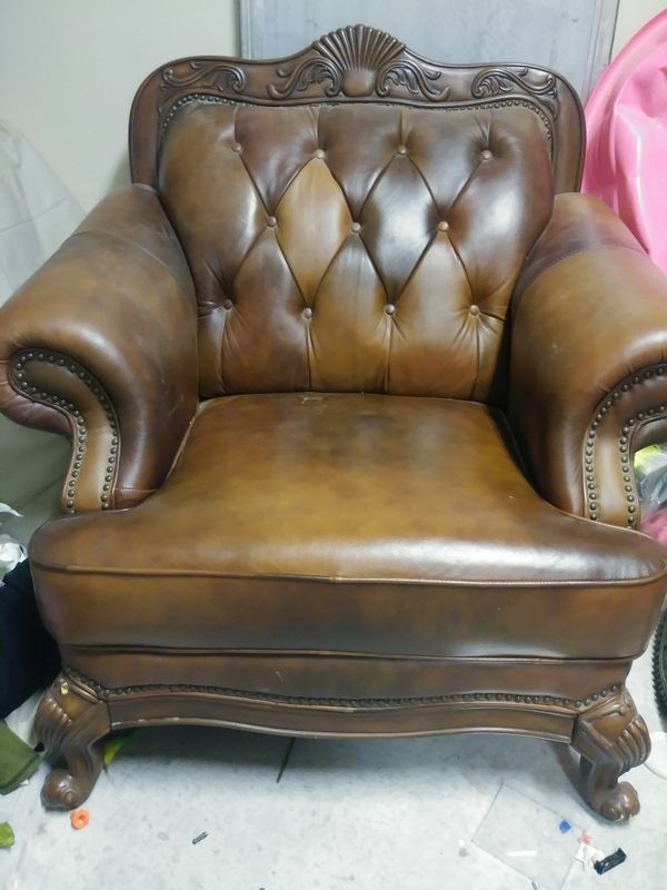 Brown Leather Single Sofa Seat For In El Paso Tx Offerup Brown Leather Single Sofa Seat