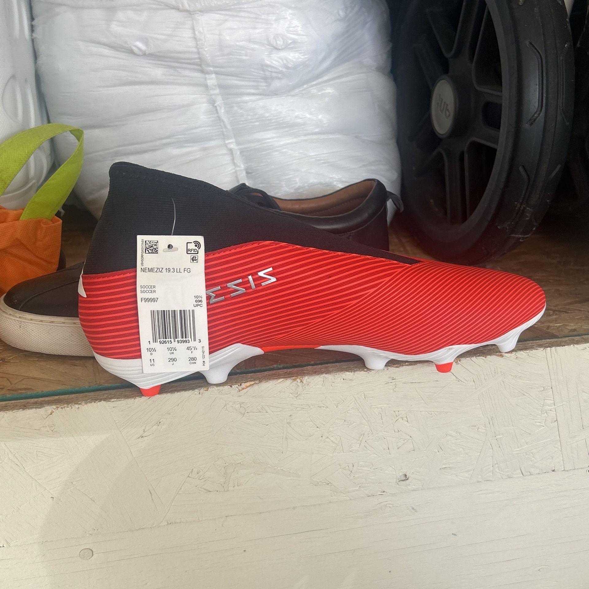 NEMZIZ Soccer shoes Size 11