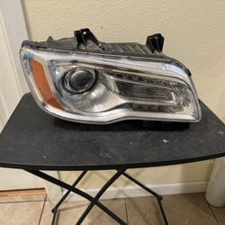 2011 To 2014 CHRYSLER 300 HEADLIGHT RH