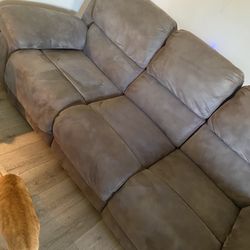 Power 2 Reclining Sofa With USB Port 