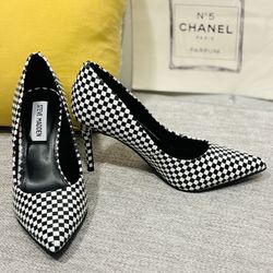 Steve Madden Checkered Pumps