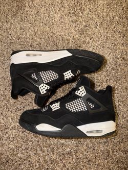 Jordan 4’s “ white thunder”