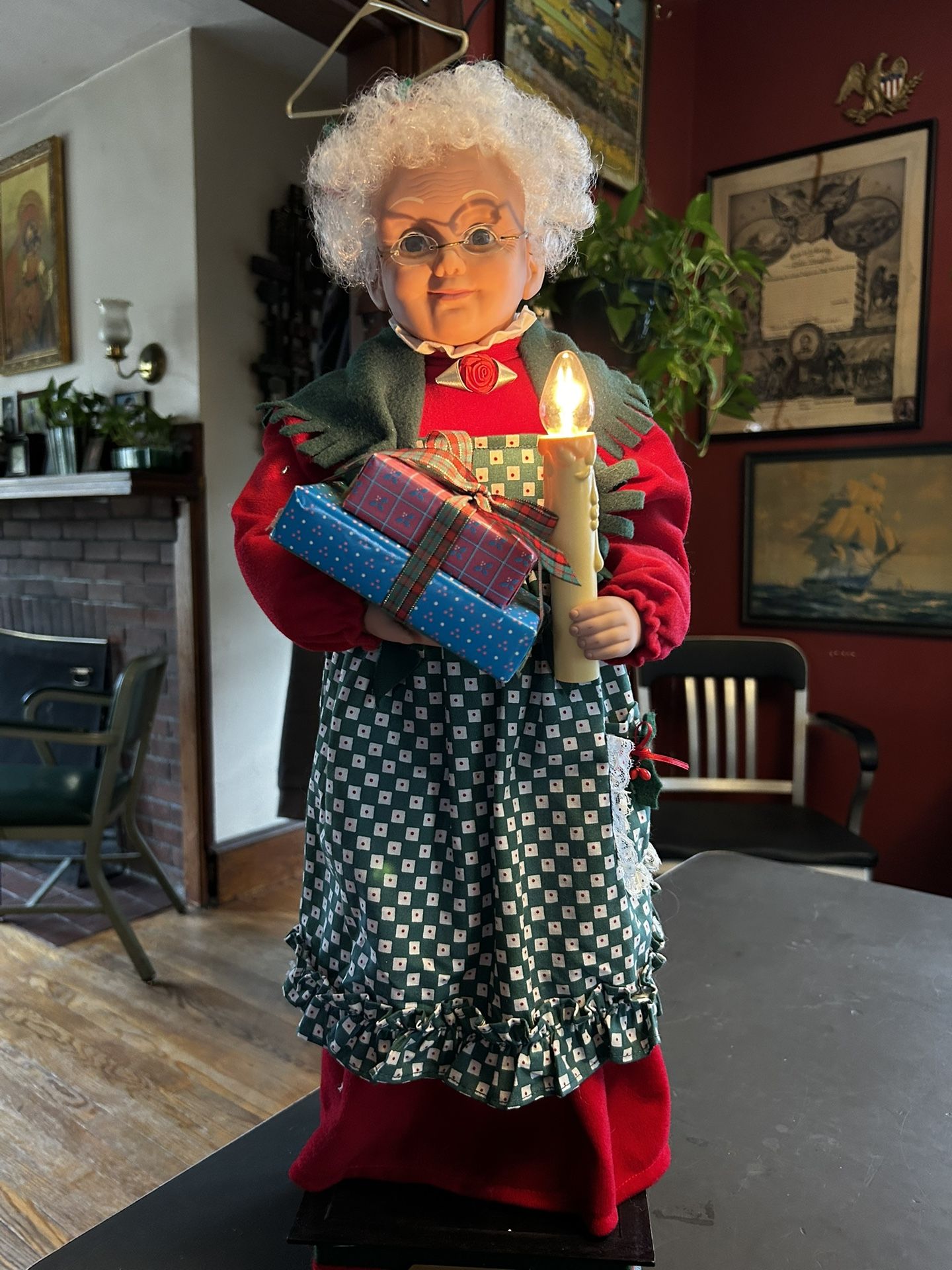 Vintage Mrs Claus With Presents And Candle Working Perfectly
