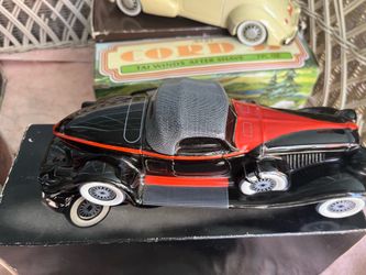 Vintage Avon cologne car collection with original boxes