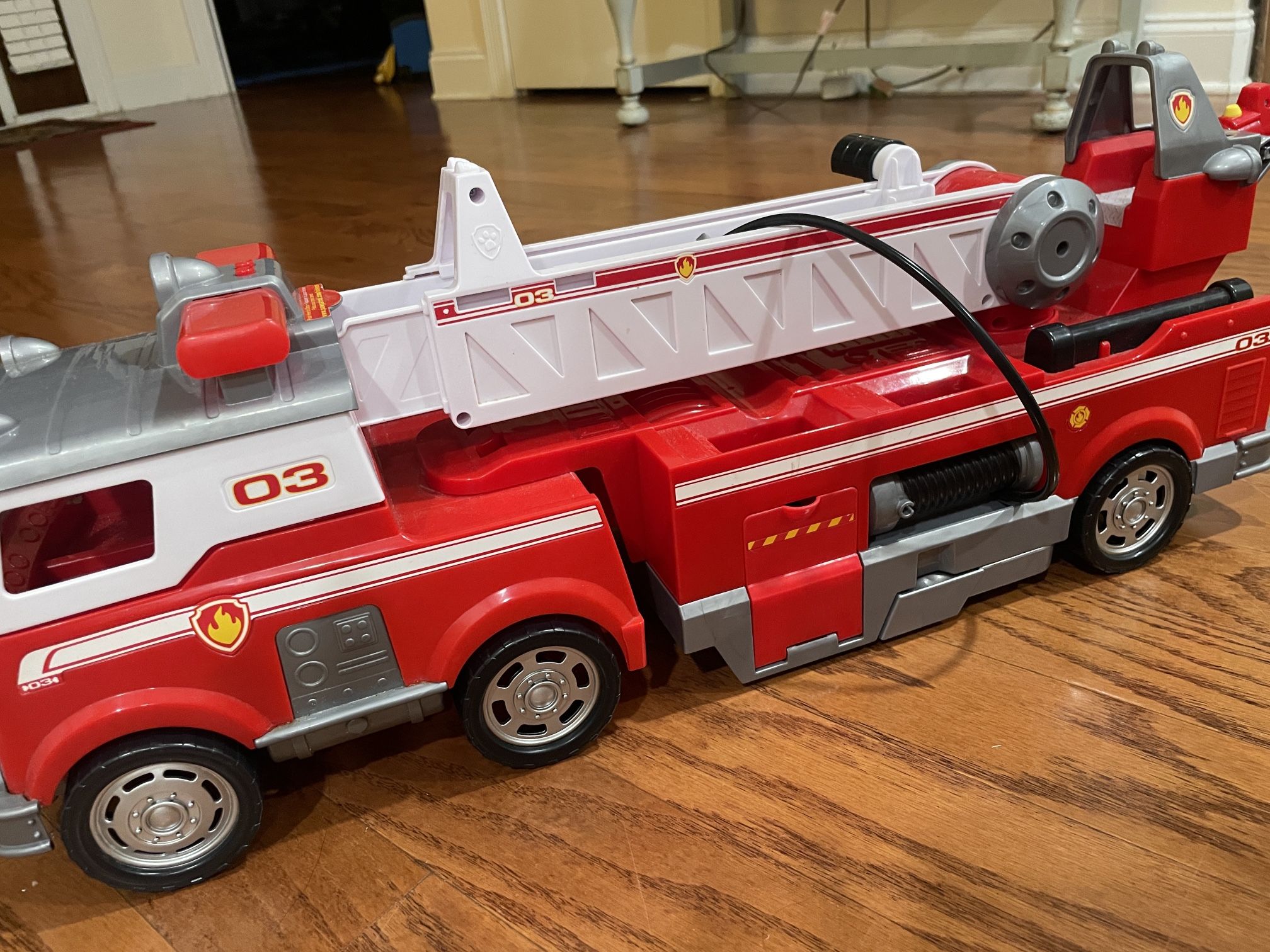 Paw patrol big fire truck with extendable 2ft tall