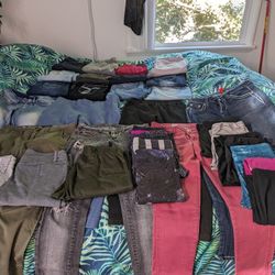 A TON OF WOMENS/GIRLS CLOTHES