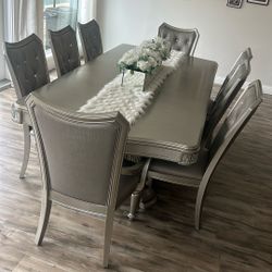 Dinning Table With Chairs