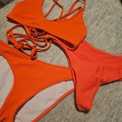 Time & Tru - Back the Bikini Top and Two pairs of Bottoms in Orange - Size Medium 