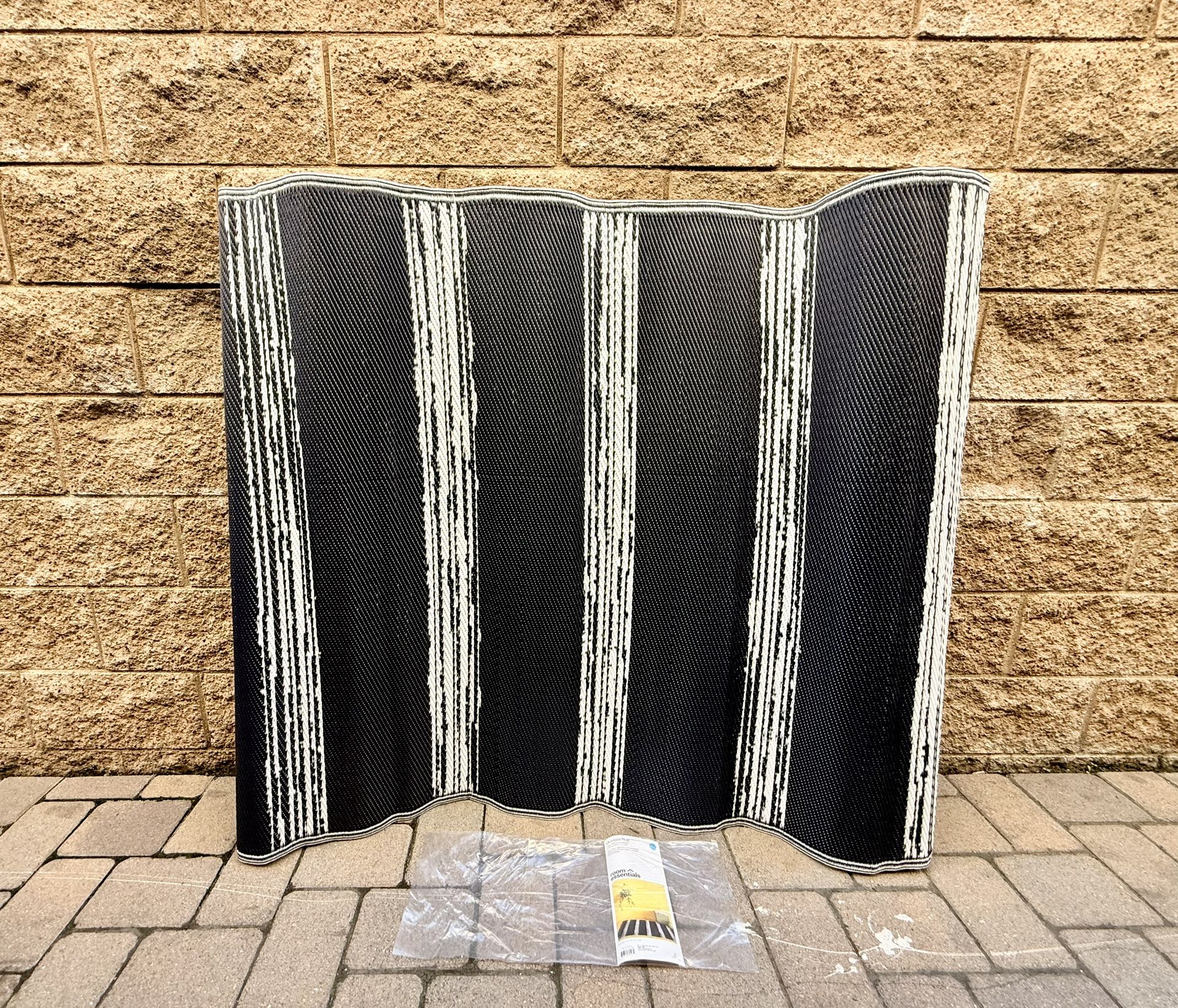 4' x 6' Waterproof Straw Rug, Dark Navy Stripe