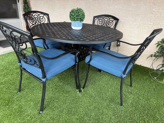 Great condition patio set (read description) DELIVERY AVAILABLE