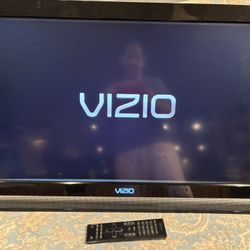 VIZIO TV 32 in. Model E320VA