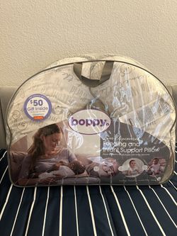 Nursing pillow boppy 