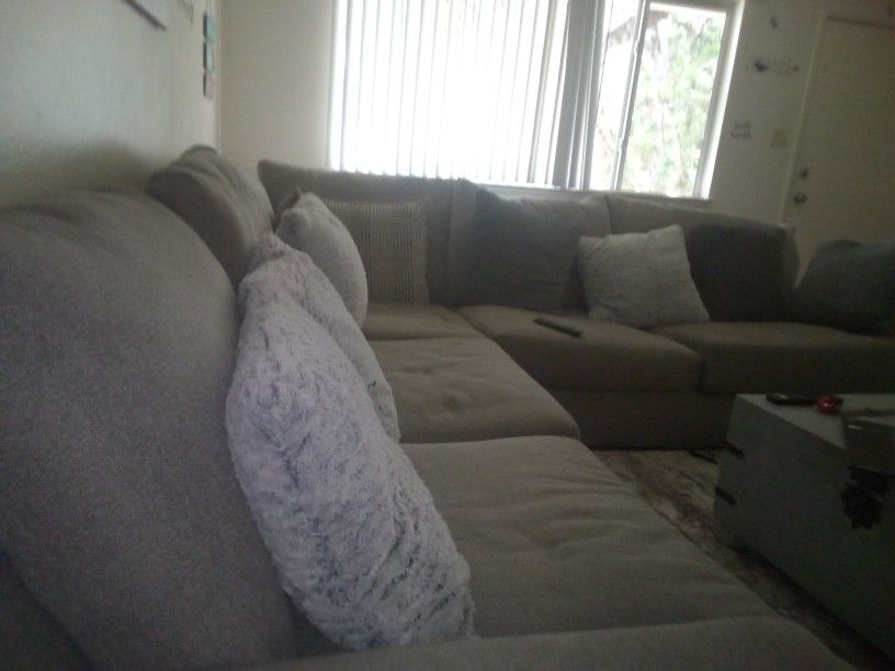 Couch/Sectional