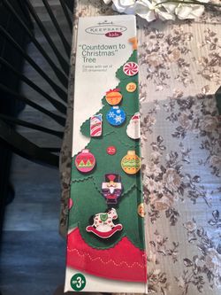 Hallmark Keepsake Kids Countdown to Christmas Tree