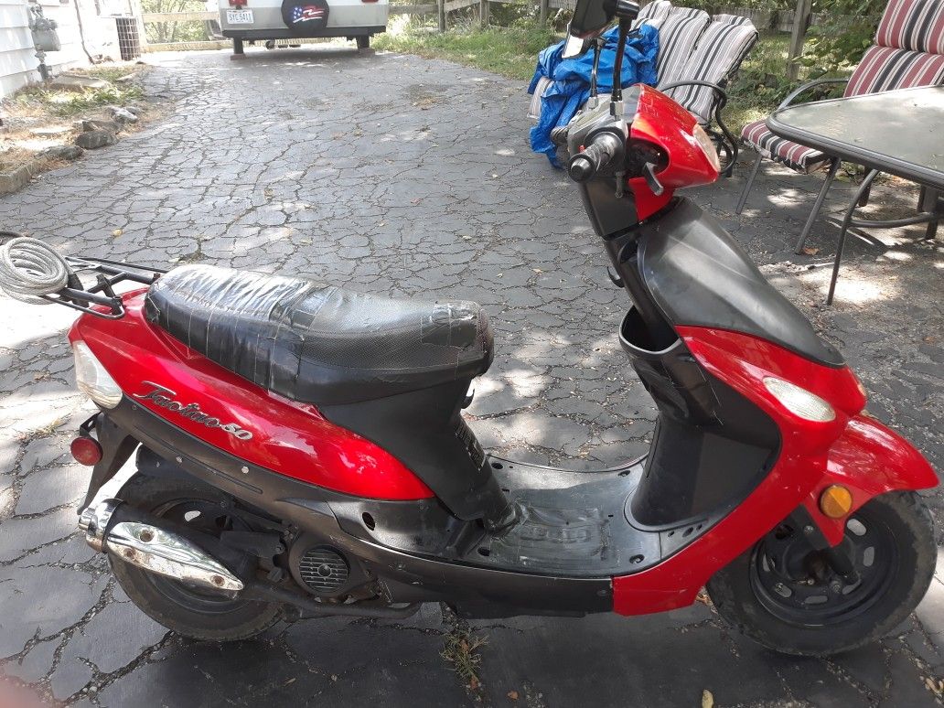 Tao tao 50cc scooter runs perfectly street legal