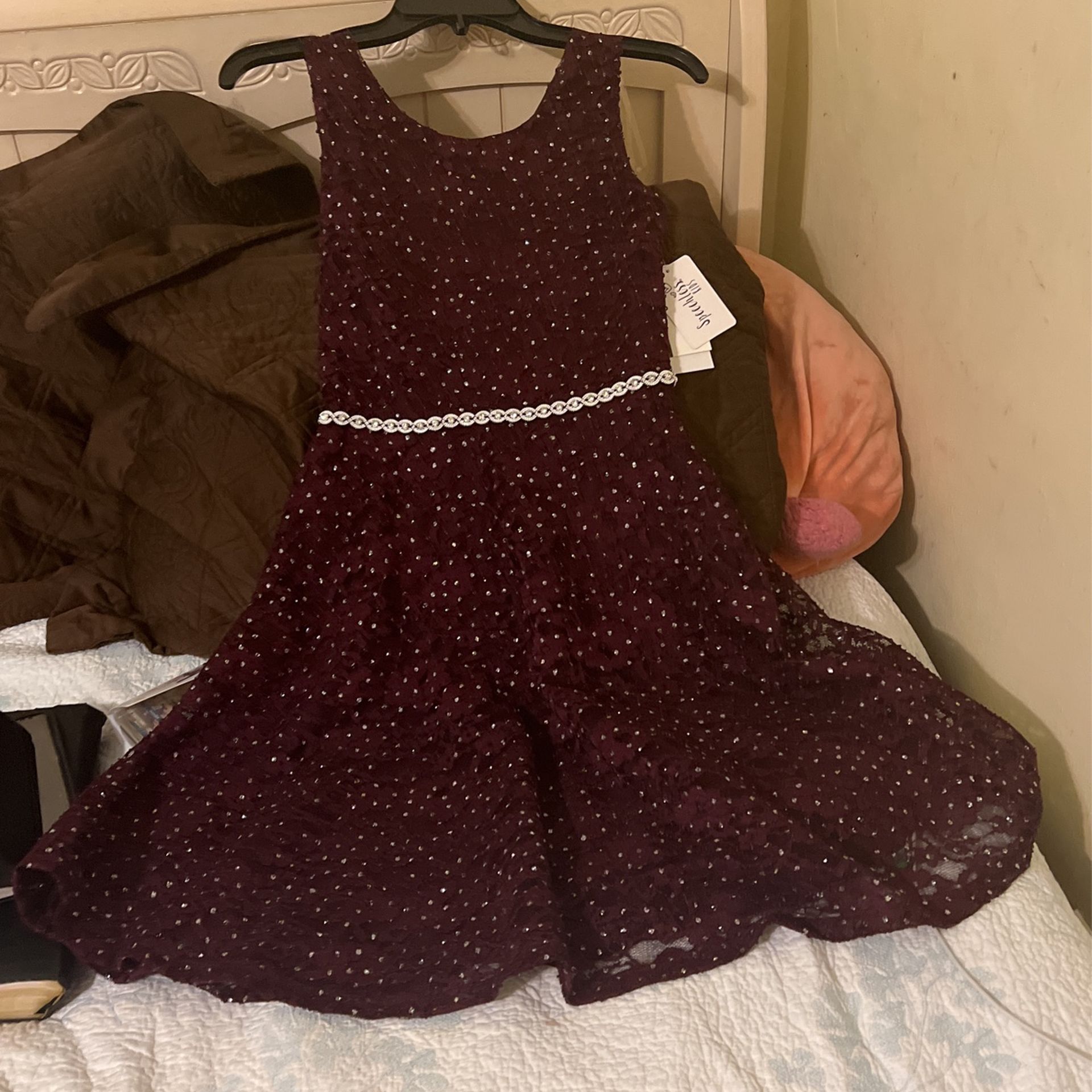 Nuevo Vestido De Niña Size 16 .