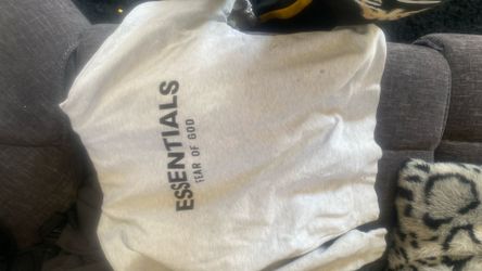 ESSENTIAL HOODIE