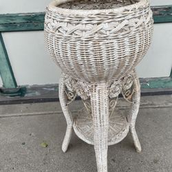 Plant stand wicker