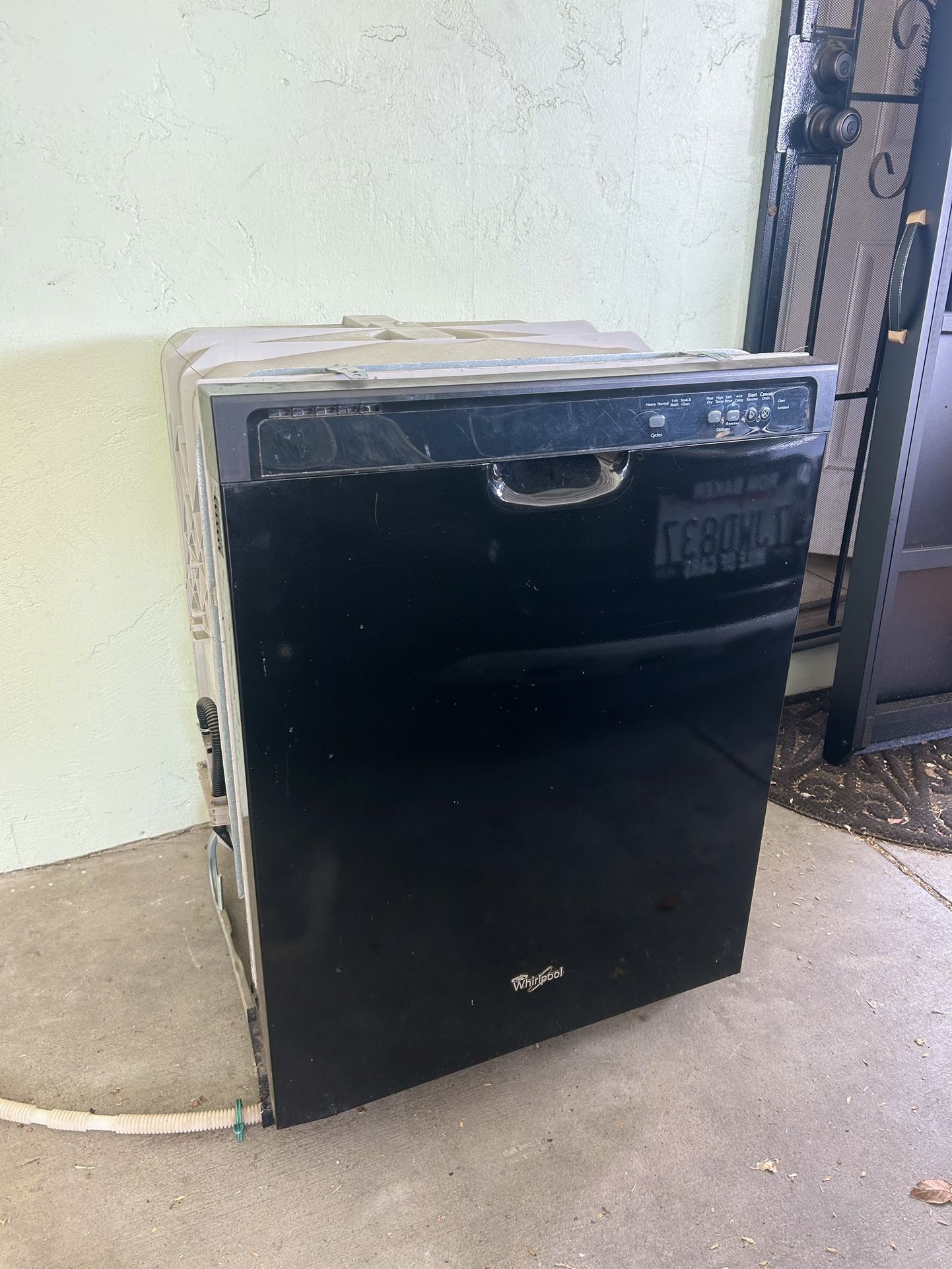 Whirlpool Built-In Dishwasher – Reliable & Spacious