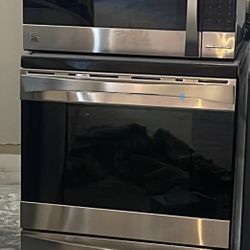 Selling Stove And Microwave