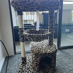 Brand New Never Been Used Cat Tree/tower