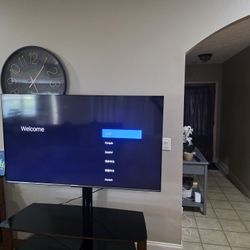 Hisense U7 65in TV With TV Stand 