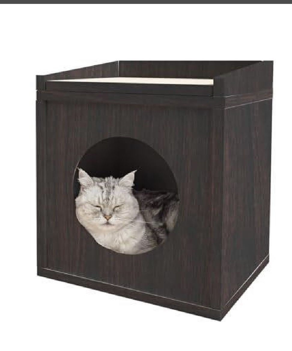 NEW IN BOX Wood Cat House with Scratcher