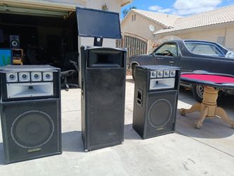 SPEAKERS 🔊 PRO STUDIOS 🎙