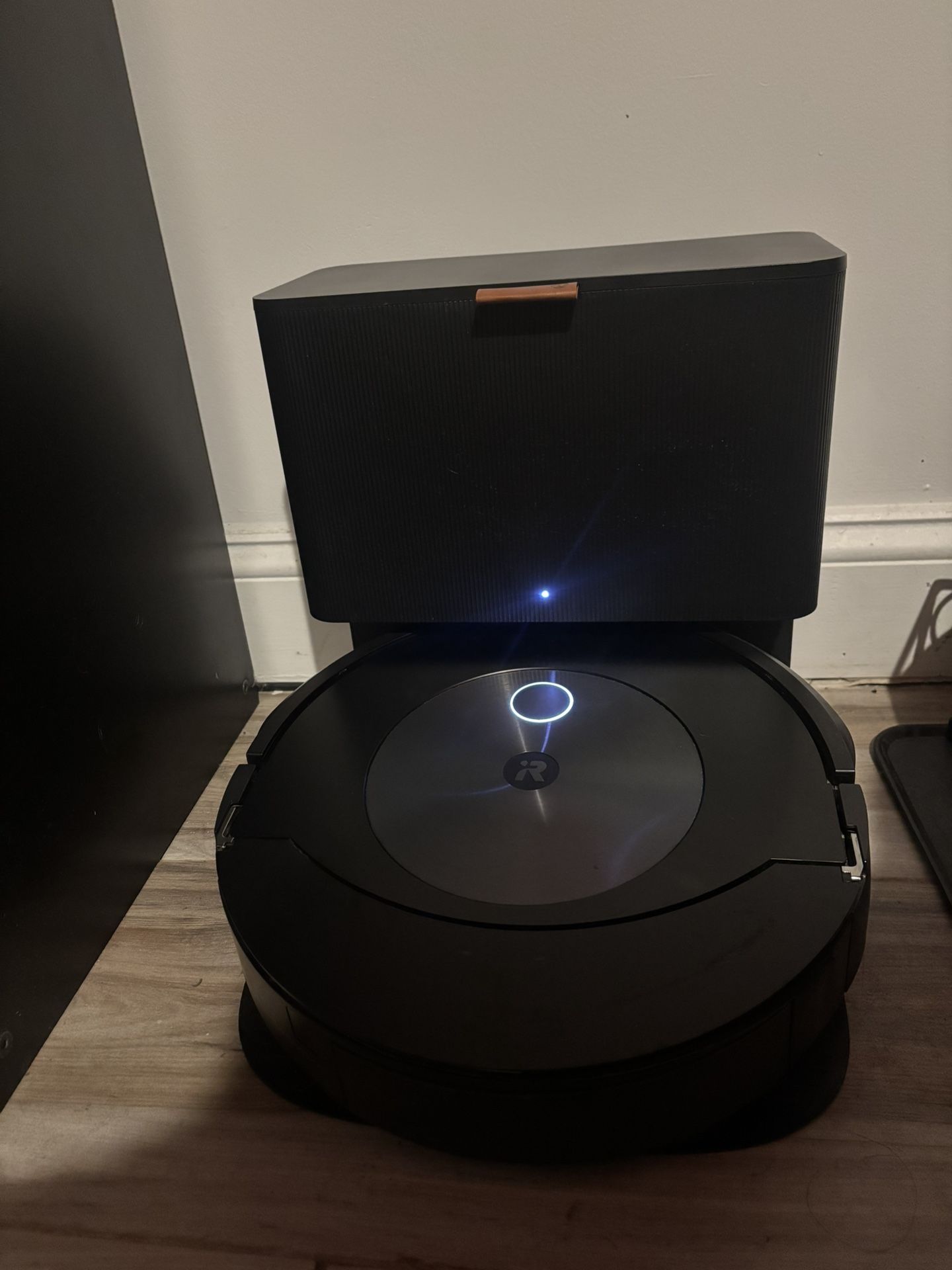 Perfect Conditions!! Roomba Combo® j7+ Robot Vacuum and Mop