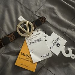 L Woman’s Valentino Belt 