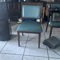 Two Chairs Nice Conditions 