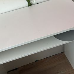 White desk or vanity table 