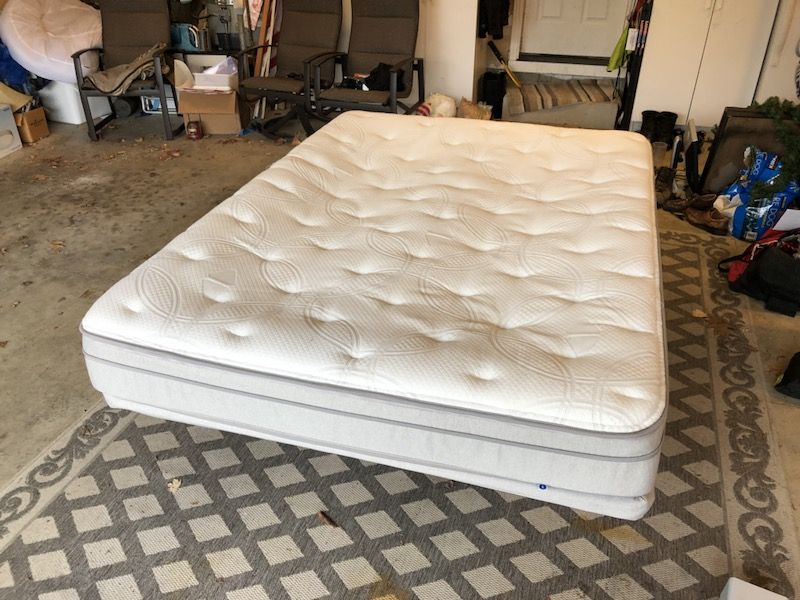 Sleep Number P5 Queen Mattress with Flexfit 2 Base