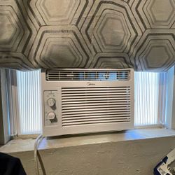 Midea Air Conditioner (White)